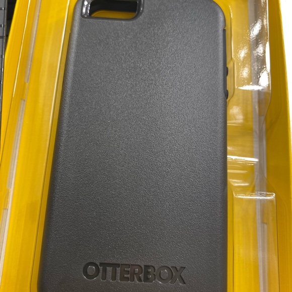 Otterbox Symmetry case for iPhone 5/5s/SE - Picture 3 of 6